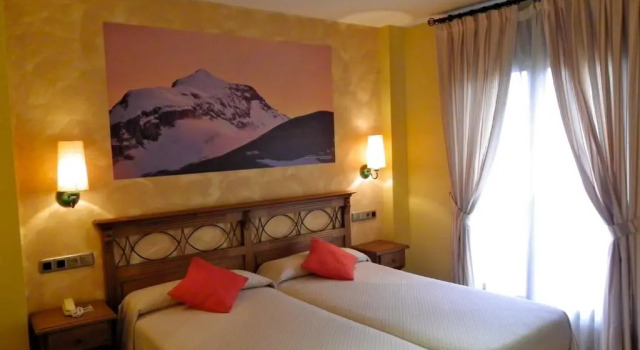 Hotel Arnal, Rezerwuj Hotel Hotele 3-gwiazdkowe w Puertolas, 3*