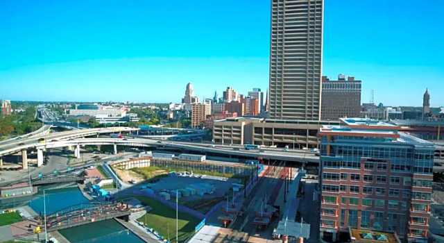 Четырёхместный номер Standard с частичным видом Buffalo Marriott at LECOM HARBORCENTER
