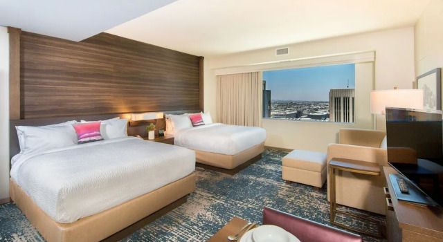 Четырёхместная студия Courtyard by Marriott Phoenix Downtown