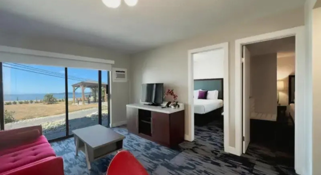 Четырёхместный номер Standard The Oceanside, a Coast Hotel