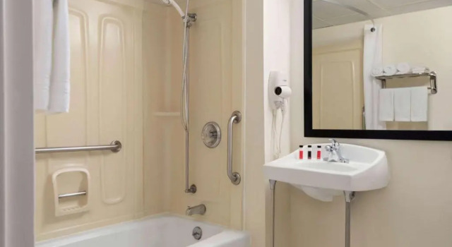 Двухместный номер Standard Super 8 by Wyndham Liverpool/Syracuse North Airport