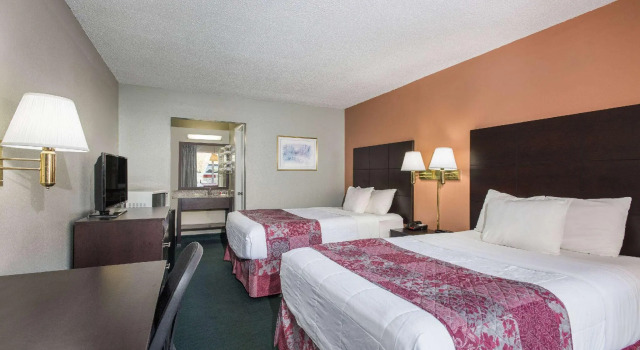 Четырёхместный номер Standard Days Inn by Wyndham Jellico - Tennessee State Line