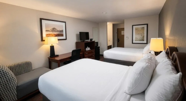 Standard Vierer Zimmer mit Flussblick Harbor Winds Hotel