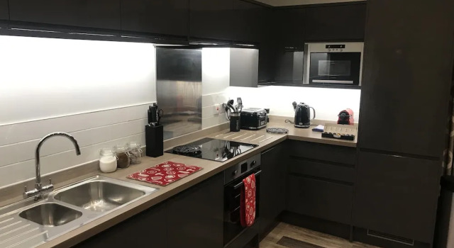 Апартаменты Superior Cavendish House with Secure, Allocated Parking, 2 mins walk from Windsor Castle