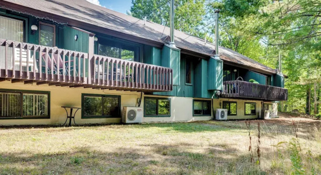 Near Skiing & Hiking! North Conway Gem w/ Balcony