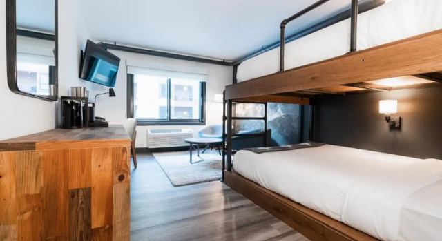 Standard Neljän hengen huone The Village Hotel