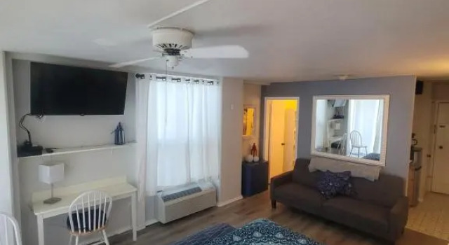 Апартаменты с видом на бассейн Islander East Condominiums