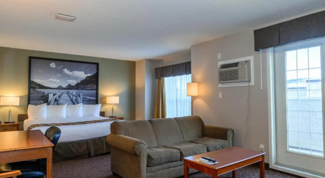 Suite Super 8 by Wyndham Cochrane