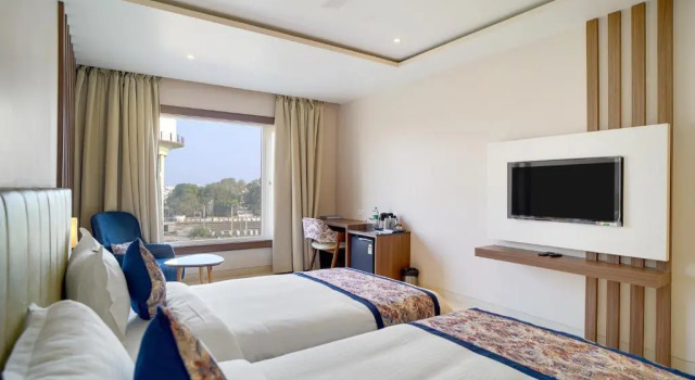 Полулюкс Hotel Four Element
