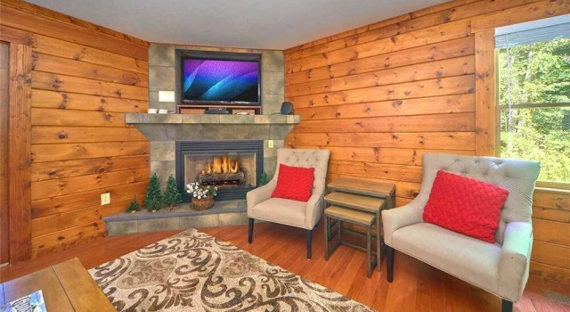 A Bear Creek 5 Bedroom Home with Hot Tub, Забронировать Отель Отели Great Smoky Mountains National Park с парковкой, Парковка