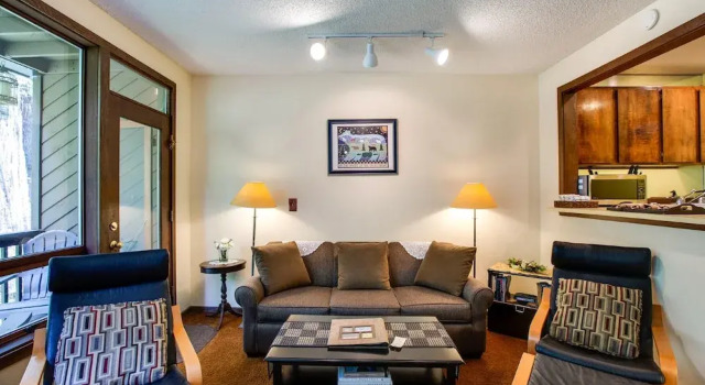 Snowater Condo #28 - Ground Floor - Sleeps 4, Buchen Sie Villa Villen in Glacier, Villa