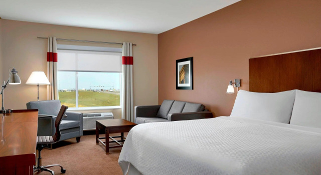 Двухместный номер Standard Four Points by Sheraton Grande Prairie