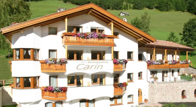 Residence Carin, Забронировать Отель Отели Сельва-ди-Валь-Гардена с парковкой, рядом с Бугельный подъёмник Кадепунт, Парковка