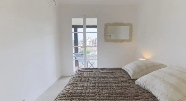 Air-conditioned Apartment Near Beach