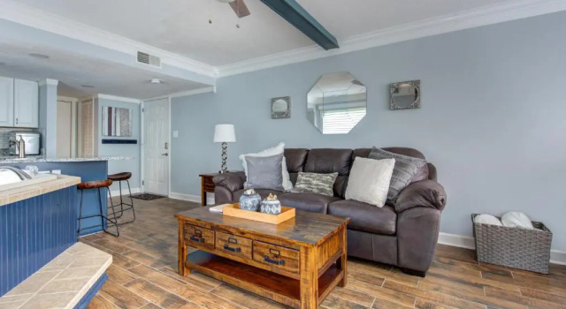 Tucked Inn 2101, Sleeps 4, Pool, Grill, Wifi