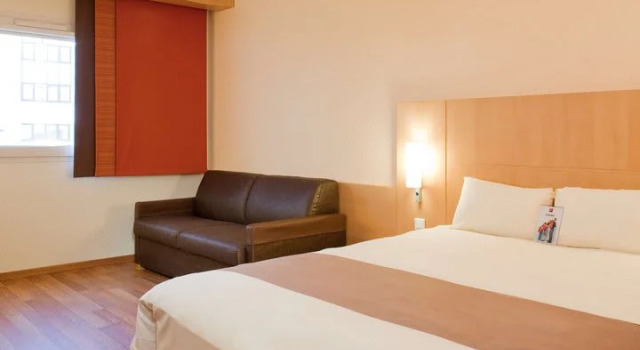 Кровать в общем номере ibis Paris Pantin Eglise
