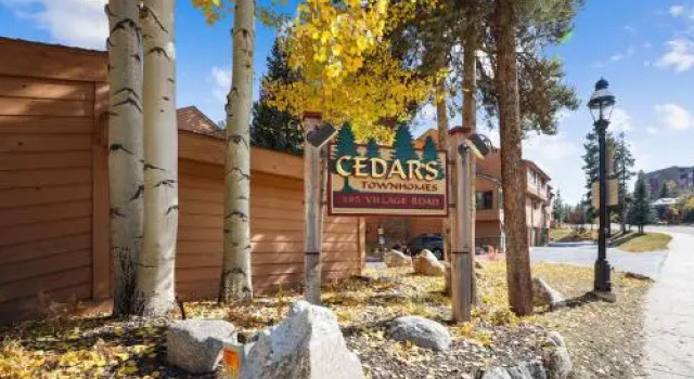 Cedars #2 by RedAwning, Rezerwuj Hotel Hotele w Vail Ski z parkingiem, Parking