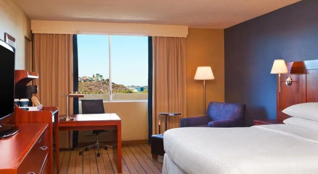 Номер Deluxe Four Points by Sheraton Los Angeles Westside