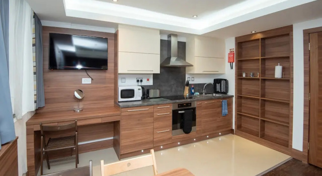 Четырёхместный люкс Deluxe Livin Serviced Apartments