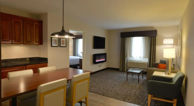 Люкс с видом на воду Holiday Inn Hotel & Suites Minneapolis-Lakeville by IHG