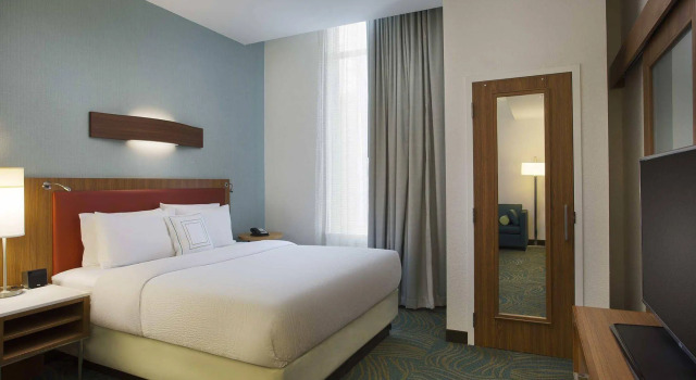 SpringHill Suites by Marriott Houston Downtown/Convention Center, Забронировать Отель Хьюстон - центр города Хьюстон, рядом с Станция хьюстонского скоростного трамвая "Белл"
