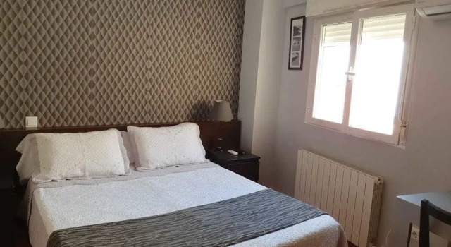 Hostal Alcúdia Sierra Norte, Varaa Hotelli Hotellit Madridin maakunta pysäköinnillä, Pysäköinti