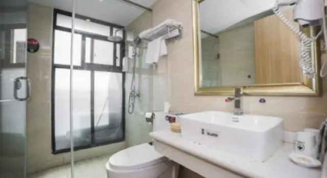Семейный номер Standard GreenTree Inn Chengdu high-tech Development West Zone Shidai Tian Street Express Hotel