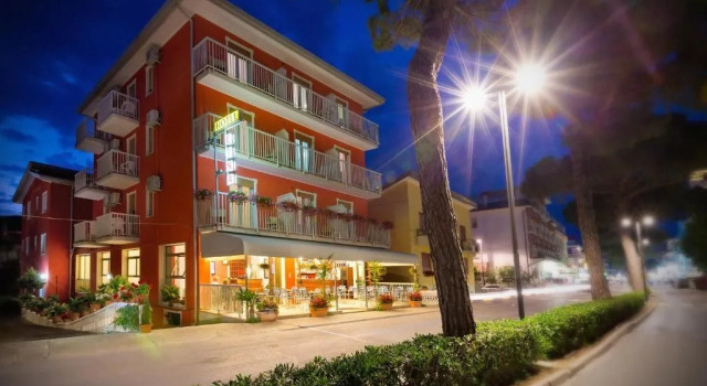 Hotel Etna