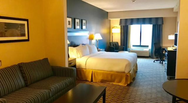Люкс Holiday Inn Express & Suites Morton Peoria Area by IHG