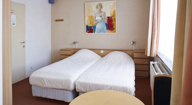 Tegenover, Prenota Hotel Turnhout 