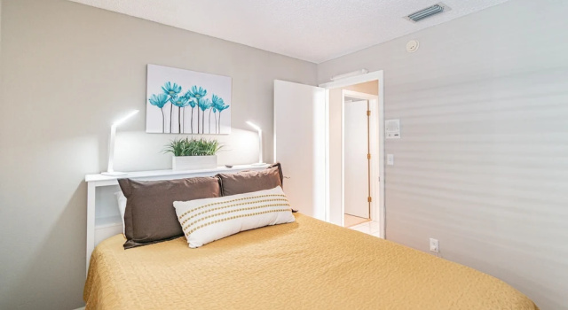 Коттедж Near Theme Parks! In-Ground 3 BR Pool Home, Sleeps 7, Total Privacy!