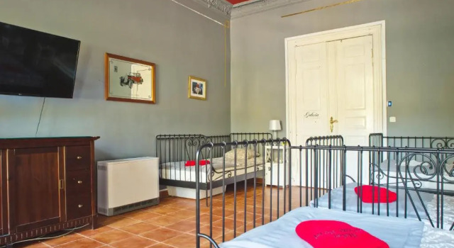 Кровать в общем номере Atelier Hostel