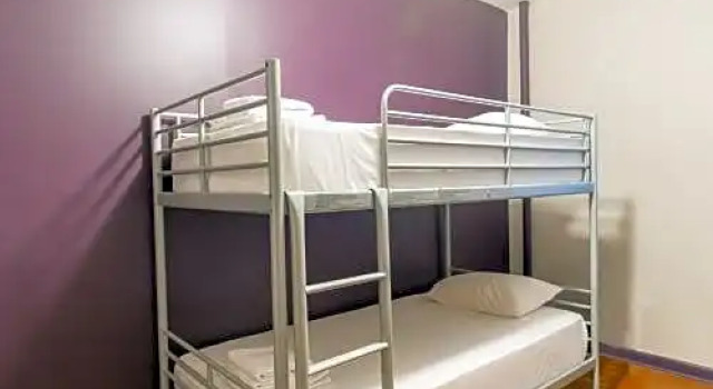 Кровать в общем номере Broadway Hotel and Hostel
