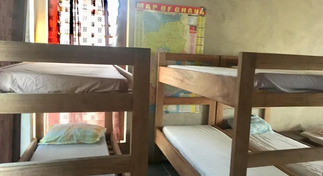 Кровать в общем номере Scorpion Hill Lodge