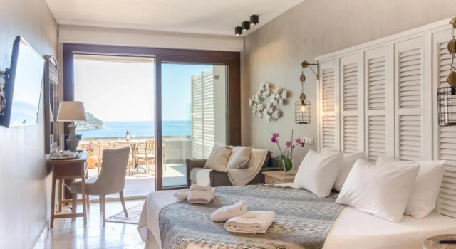 Полулюкс Deluxe Agorastos Hotel