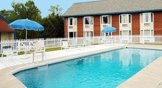 Econo Lodge Inn & Suites, Rezervovat Hotel Shelburne Stowe-Smuggler's Notch