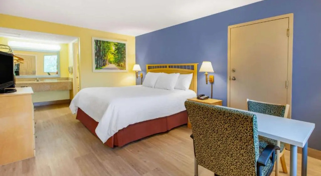 Номер Standard Days Inn by Wyndham Grantville