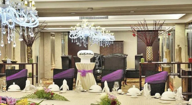 Chun Xue Four Seasons Hotel, Book Hotel Xincheng District 