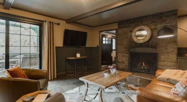 Номер Luxury Highland Haven Creekside Inn
