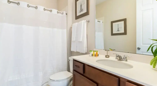 Коттедж Beautiful Townhome W/pool &free Resort Access!