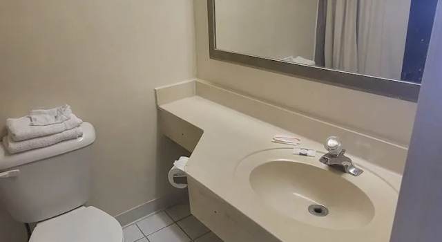 Четырёхместный номер Standard America's Inn
