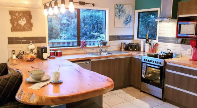 Unique Estuary & Bird Apartment in Te Haumi Paihia, Rezerwuj Apartament Hotele w Auckland Region z parkingiem, Parking