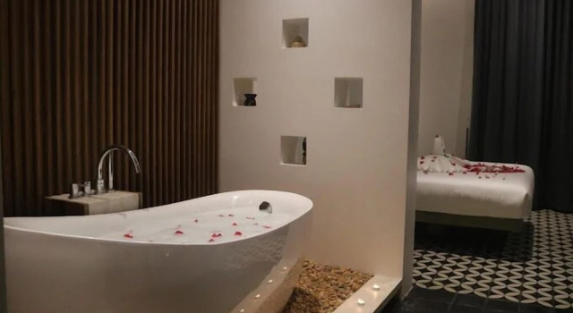 Люкс Deluxe с балконом и с видом на внутренний двор Tushita Villa Pool and Gardens