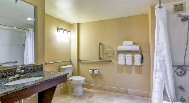 Четырёхместный номер Standard Holiday Inn Indianapolis North-Carmel by IHG