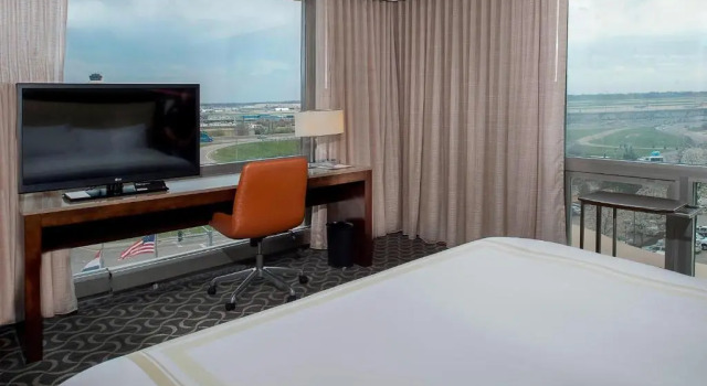Номер Standard Marriott St. Louis Airport