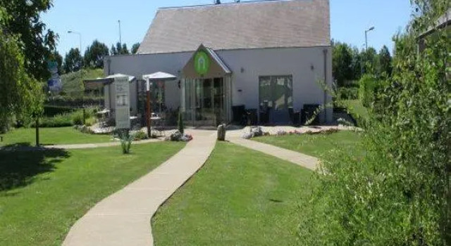 Кровать в общем номере Hotel Campanile Besançon Nord Ecole Valentin