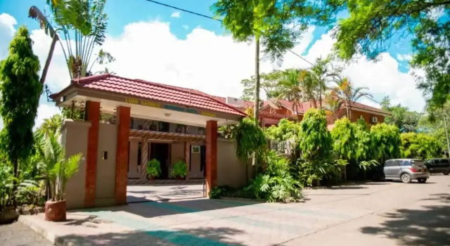 Lush Garden Business Hotel