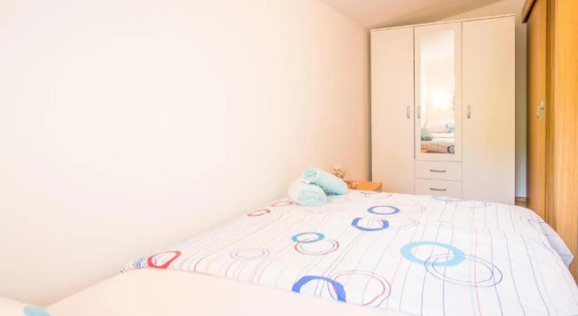 Apartment Karamarko, Prenota Appartamento Hotel a Isole Quarnerine con parcheggio, Parcheggio