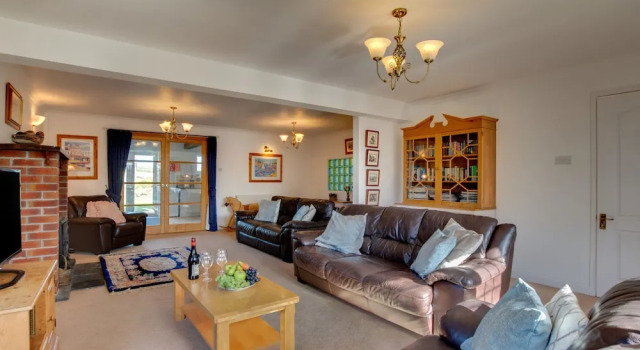 Detached Holiday Home With a Colourful Garden, Stove and Cosy Furnishings