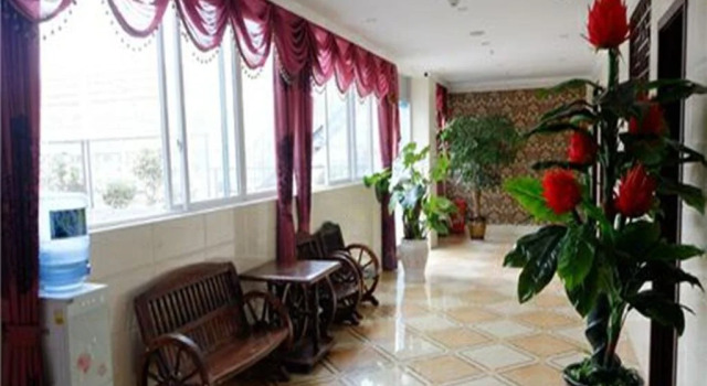 Huijing Business Hotel, Varaa Hotelli Luzhou Sichuan